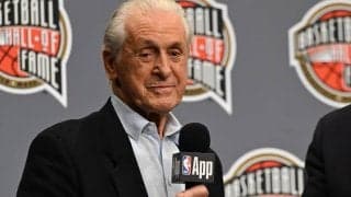 レイカーズで計6度の優勝に貢献したパット・ライリーの銅像が来年2月に公開