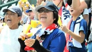 横浜・村田監督の両親も甲子園で応援　「孫みたい」な選手の勝利喜ぶ