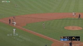 大谷翔平、突然の“緊急停止”→まさかのリアクションが話題…コーチの“全力ストップ”に反応「いくらなんでも難しかったか」