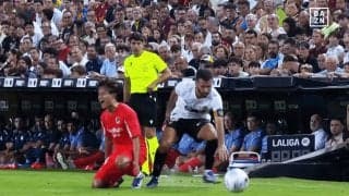 削りすぎだろ！ 久保建英が“後方から危険タックル”被害…「次やったらレッドカード」「マジで危ない」相手DFはイエローカードに不満顔