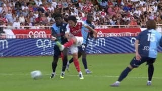 南野拓実“今季初シュート”に拍手喝采！「流石過ぎる」DF4人を出し抜く“キングターン”炸裂の瞬間