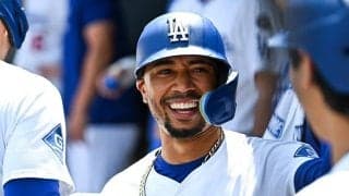 大谷の隣で“激変”したベッツ「キマり過ぎてて草」　試合中継で映った一瞬に爆笑