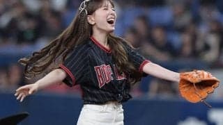 「可愛い過ぎるよぉ〜」京セラに降臨の歌姫がマウンドで“クルリ”して笑顔「素晴らしい歌声に圧倒されました」