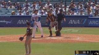 何が起きた？ 大谷翔平、想定外の“謎すぎる打球”「なんだあれ」「どうなってる？」幻の44号→相手外野手の体勢がおかしくなる