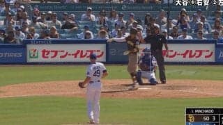 誤審に大激怒！バットをブン投げた 「審判がヘタクソ」“酷すぎる判定”に解説者も呆れ… 暴れん坊・マチャドが怒り爆発