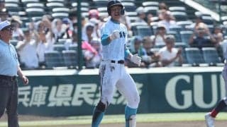 山梨学院の超大型右腕は打撃も凄い！今大会11打数6安打6打点の大当たり！！