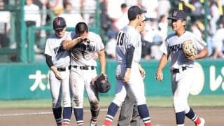 整列直後…崩れ落ちる横浜主将に「大号泣した」　敗戦後の“行動”にSNSもらい泣き