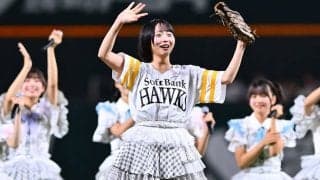 鷹ファンの24歳アイドルがミニスカで登場　ノーバウンド投球に球場は拍手喝采