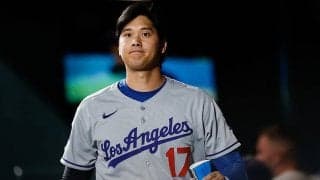 大谷翔平の「この姿を見れるのが幸せ」　勝利直後の“ルーティン”…カーショーと「仲良く」