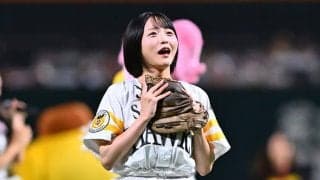 “ミニスカ”アイドルの始球式が「かわいい」　ノーバウンド投球…ファンも興奮「勝利の女神だ!!」