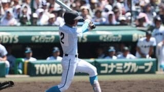 山梨学院・横山が大会タイ記録となる8打席連続安打で先制！沖縄尚学も4番の一打で同点に！【25年夏甲子園】