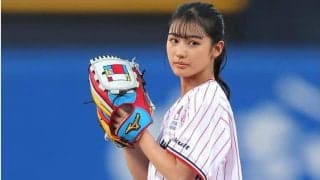 「14歳って、マジか…」神宮に降り立った＂勝利の女神＂に話題沸騰　村上、山田のアベックアーチで快勝「透明感、半端ない」