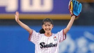 「妖精に見えました」神宮降臨で“勝利の女神”に　14歳モデルの始球式に止まらない反響　初々しいインタビューも話題