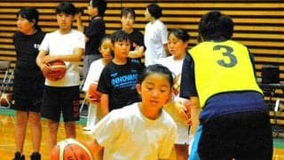 デフリンピックを知って　小学生らデフバスケ体験