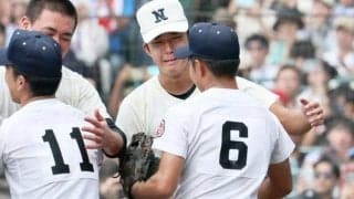 日大三、最後の見せ場は「グッドルーザー」　沖縄尚学の応援席にも礼