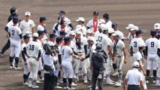 甲子園閉会式…相手指揮官へ粋な対応「素敵すぎる」　称え合う光景が「ほっこりする」
