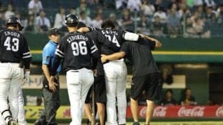 鷹・栗原陵矢が2軍戦で負傷交代　右膝自打球で悶絶…アクシデントに場内騒然
