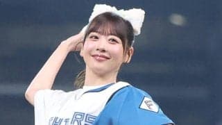 「可愛すぎる」ミニスカアイドルの一球に悶絶　ふわふわ笑顔に釘付け「マウンドに天使」