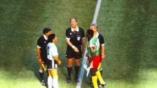 Jリーグが忘れてしまった｢レフェリーが黒を着る｣意味(2)レフェリーの原点は｢懐中時計｣を持つ紳士、アンパイア誕生前に｢反則｣を宣言したのは