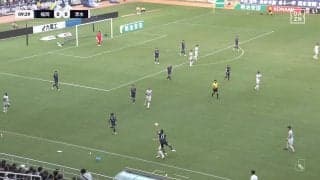 「イエローやろ」明らかなハンドが“お咎めなし”でSNS総ツッコミ「なんでカード出ないの」「思いっきり手で触りに行っていますよね」