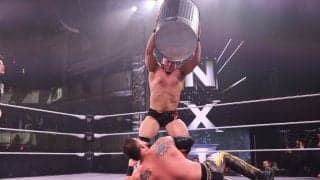 人気日本人レスラーが“痙攣悶絶”…バリケードへ背中から“真っ逆さま”の悲劇「めちゃくちゃ痛そう」