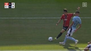 浅野拓磨、痛恨の決定機逸に感情むき出し！コントロールショットを外してピッチを殴りつける姿にファン「いいぞ」「魅せてんな」