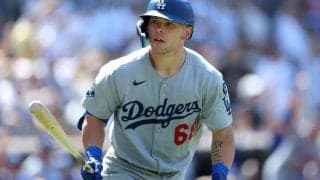 「ルーキーなのになんてスイングだ」24歳ルーキーの決勝3ランを米記者が絶賛　山本由伸に11勝目をもたらす“値千金”の衝撃弾