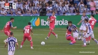 「これファウルじゃないの？」久保建英、キレキレパス&ゴーで突破→相手選手と接触転倒もノーファウルでスタジアム騒然「あんなのどうしようもない」