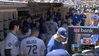 ド軍ベンチが蘇った！ フリーマンの“起死回生弾”で大谷＆由伸にカーショーも…笑顔で迎えた歓喜の瞬間