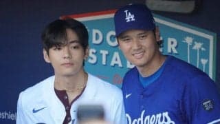 大谷翔平、BTS「V」と2ショット…笑顔で握手しハグ　試合前に異例の登場、スター共演にメディア殺到