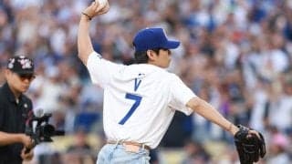 BTSのVがド軍戦で始球式　世界的スターに球場大歓声…山本由伸にストライク投球＆ハグ