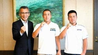 県岐阜商と山梨学院、幼なじみの2人　甲子園振り返り地元市長と歓談
