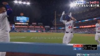 ダンスパーティー？ドジャースベンチで“異様な光景”　同僚のHRに大谷翔平も笑顔でお出迎え