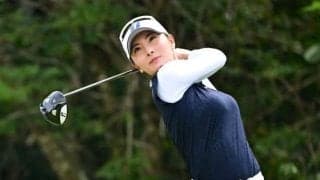 木陰から笑顔ヒョッコリ！人気女子プロゴルファーが26歳の誓い「仕事も私生活も何事も120％で楽しむ」「体と心に正直に」