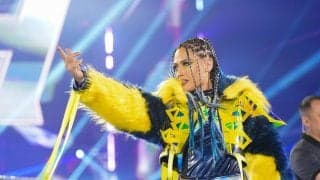 “ロンドン生まれ日本育ち”美女レスラー、初めての「帰郷」感慨深すぎる“映え自撮り”にファンも感動「おかえり！」