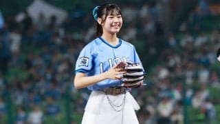 白ミニスカの15歳が豪快足上げ「か、かわええ…」　華麗なフォーム→照れ笑い…SNS虜
