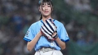 白ミニスカの15歳アイドルが“貴重な経験”　豪快足上げ始球式に「綺麗な投球フォームでかっこよかったよ」
