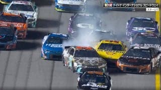 目の前で多重クラッシュ発生もほぼ無傷！ “奇跡的すり抜け”に現役最強ドライバー「俺はサンドイッチになってしまった」無線で驚き