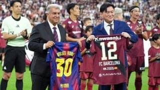 ｢ヨーロッパのクラブみたい｣J1神戸のACL用ユニフォーム発表！究極のシンプルさに戸惑いも｢背番号ゴールドは最高！｣｢襟があるのが格好いい｣