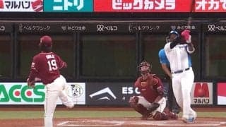 外野で起きた珍プレーに「目がいってしまう」　キング独走弾を忘れさせる衝撃
