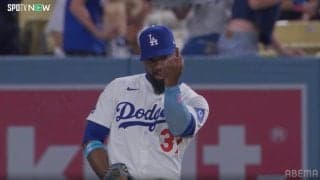 ド軍主砲が汚名返上！ テオスカー、“微妙すぎる”超好捕→ビデオ検証で本人＆ロバーツ監督も思わず笑顔