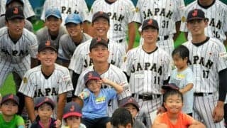 目を輝かせ見つめた先に　高校日本代表が合宿中の沖縄で心温まる光景