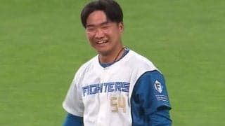 エスコンで2日連続の“珍事”「昨日のシンクロみたい」　好守のはずが…まさかの爆笑