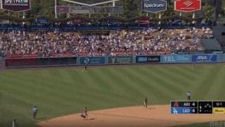 どこ行くんだよ！ド軍サヨナラで“まさかの光景”「見てないw」「しゃあない」劇的弾を被弾→相手野手のリアクションが話題に