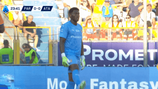 「えぐい！」鈴木彩艶の“超低空高速パス”にファン騒然「うまいなぁ…」「実質ボランチ」元日本代表GKも絶句した瞬間