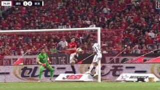 「審判よくみてたな」浦和DFの際ど過ぎる“ハンド未遂”が話題に「うまくすり抜けたんか？」「ちょうど間を…」元日本代表も笑った“超絶かわし”の瞬間