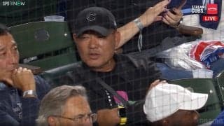 カブス戦を“大物OB”が現地観戦！「福留がいる」「観に来てたんか！」現地中継に鈴木誠也を撮影する姿が捉えられる