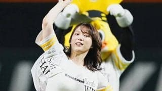 お腹チラリ→赤面投球が「最強にかわいい」　驚異の“6/6”、勝利の女神は「毎試合来て」