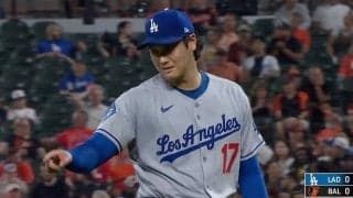 イジってる？ 大谷翔平、“謎のジェスチャー”が話題に「煽り？w」「笑ってるやん」降板時に相手選手に絡んでしまう「最高すぎるw」