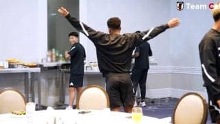 「イチャイチャが可愛すぎる笑」日本代表最年少MF、謎の奇声→バックハグにファン爆笑！「ジョエルと細谷の絡み好き」「いいキャラしてるわ」